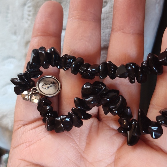⭐ 10 /$10 Black obsidian initial T stone stretchy bracelet - Picture 4 of 5